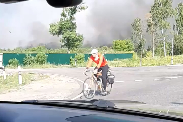 В Карачевском районе клубы дыма окутали лес