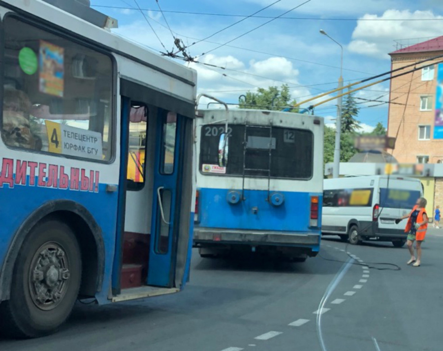 Брянск “стоит” из-за ДТП на кольце Полтинника