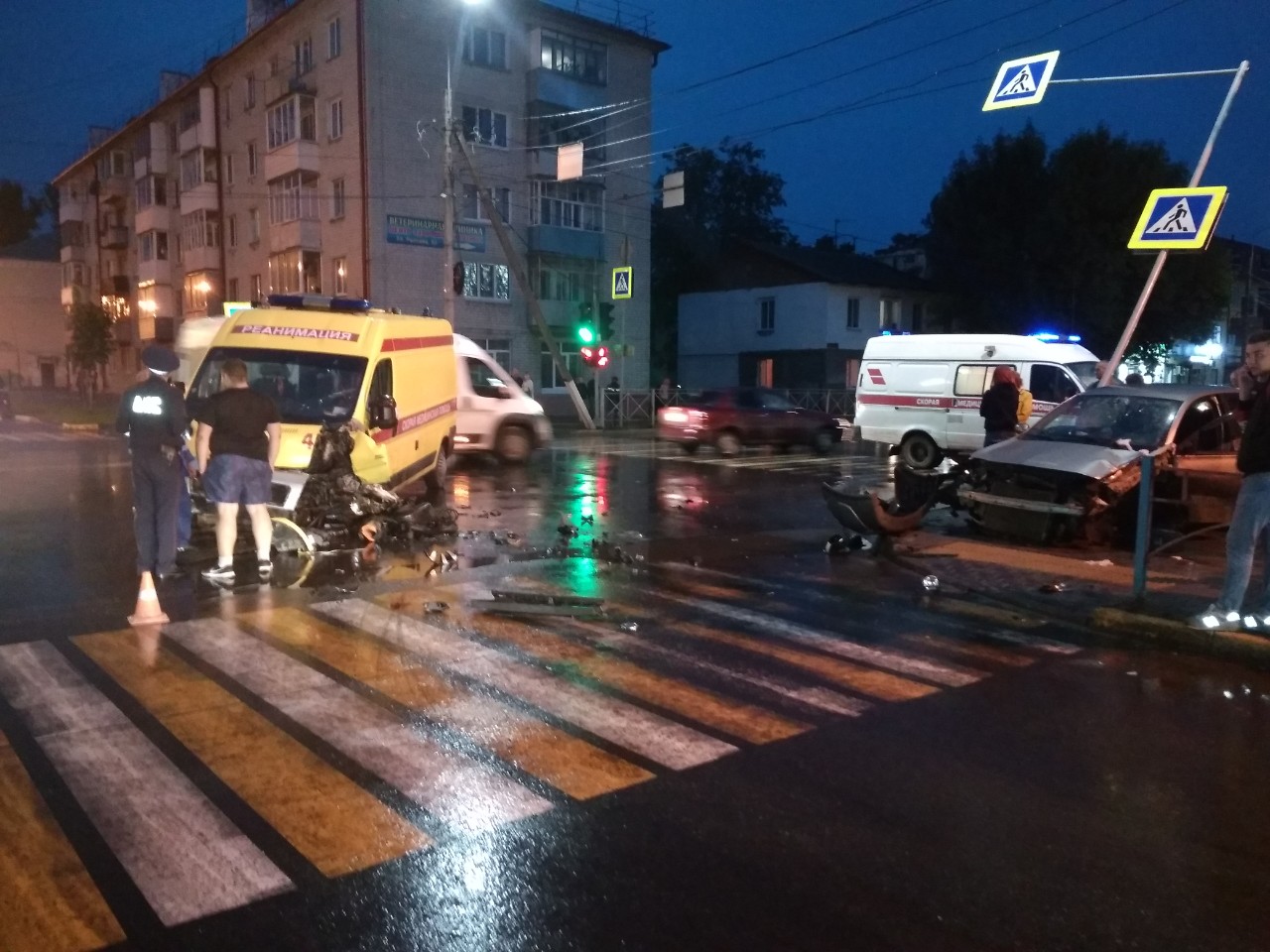 Вечером в Брянске протаранили машину скорой помощи
