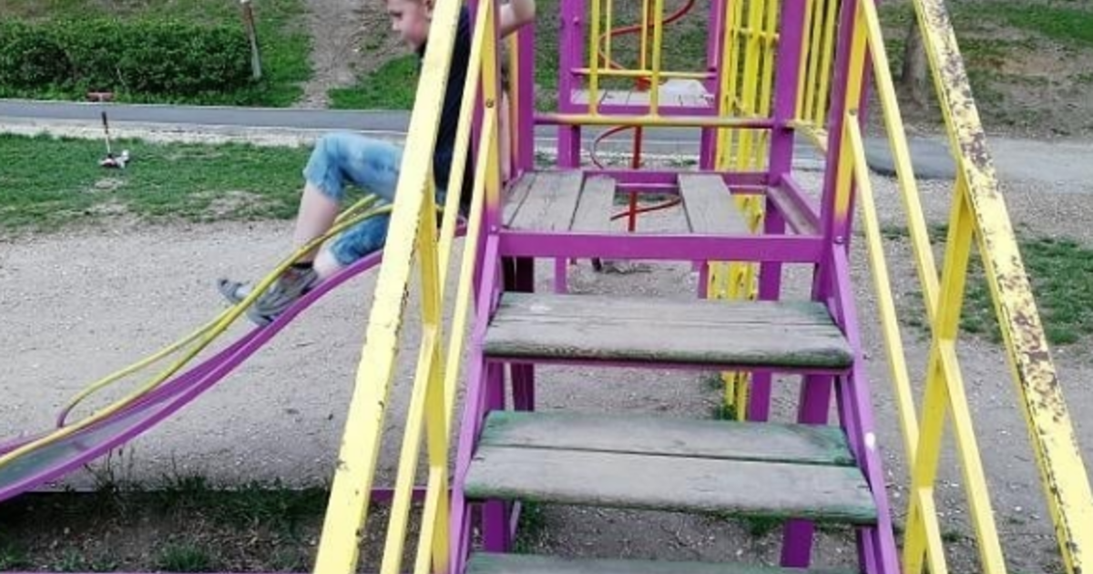 Прокуратура: игровые площадки в Клинцах опасны для детей