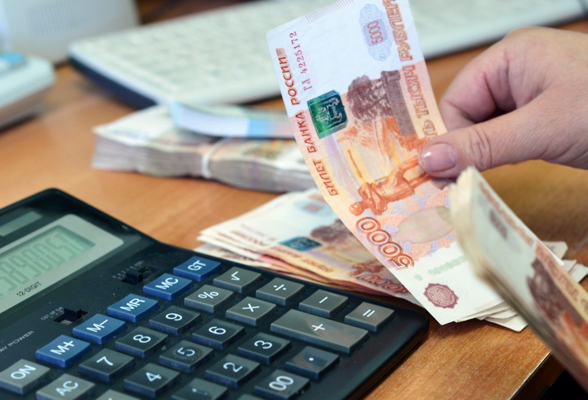 Средняя зарплата рабочего персонала в Брянске составляет около 60 тысяч рублей