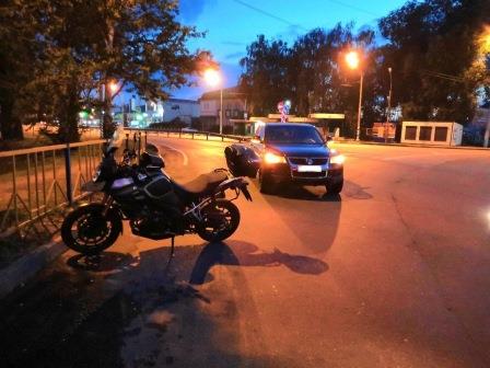 После столкновения с Фольксвагеном, брянский мотоциклист обратился в больницу