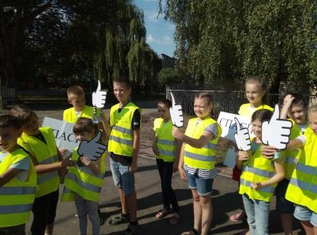 Юные пешеходы Брянска поставили «лайки» вежливым водителям