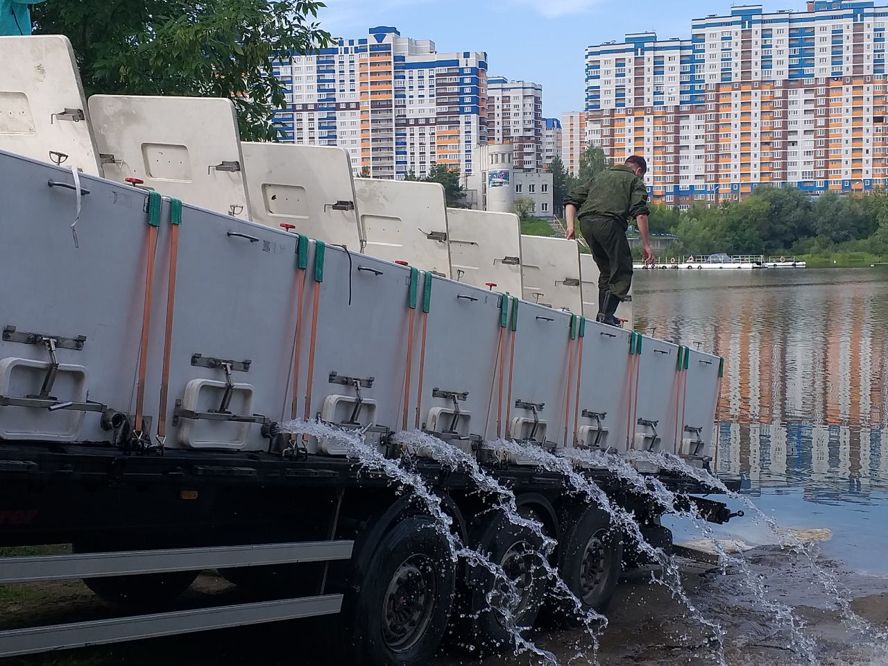 Мальков стерляди запустили в Десну в Брянске