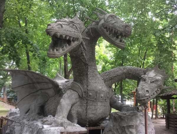 В парке Брянска появился Змей Горыныч