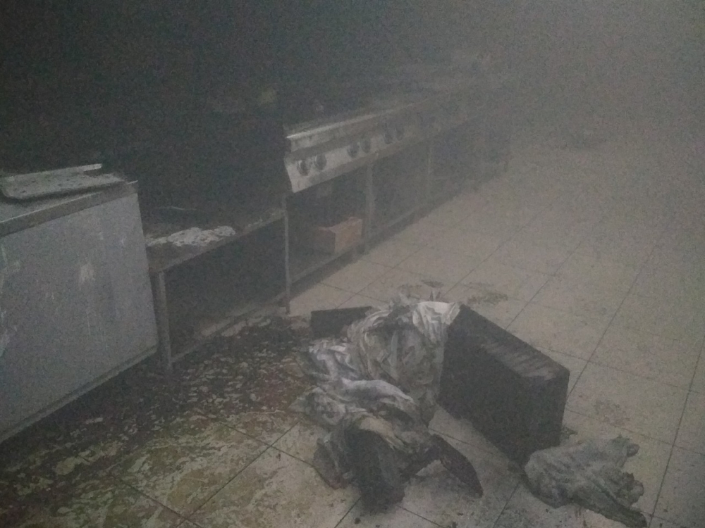 В Брянске огнем подкоптило кухню кафе