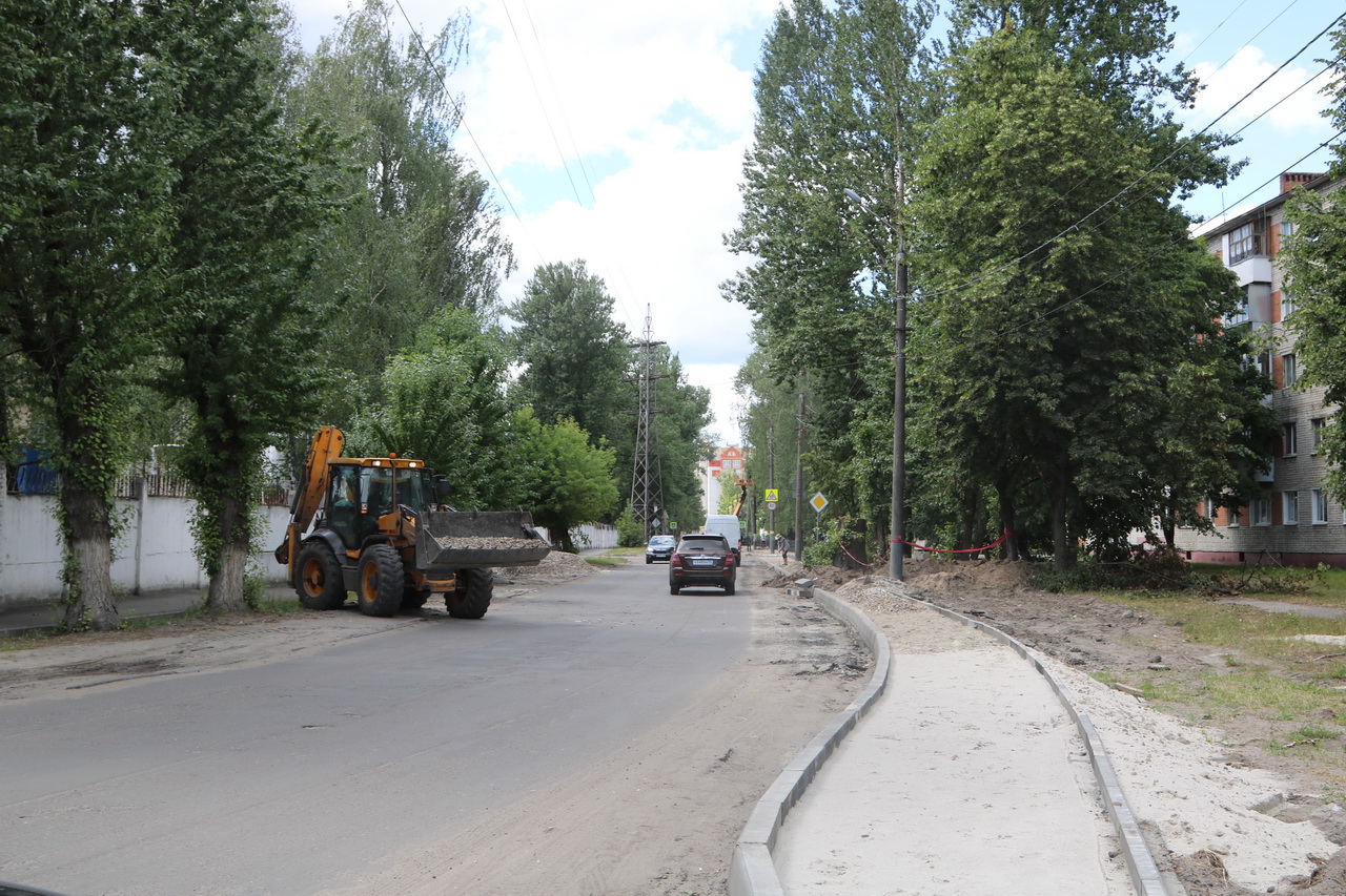 Ул красная брянск. Улицы Володарского района Брянска. Ремонт дорог Володарский район. Улица Абашева Брянск. Брянск Володарский район фото.