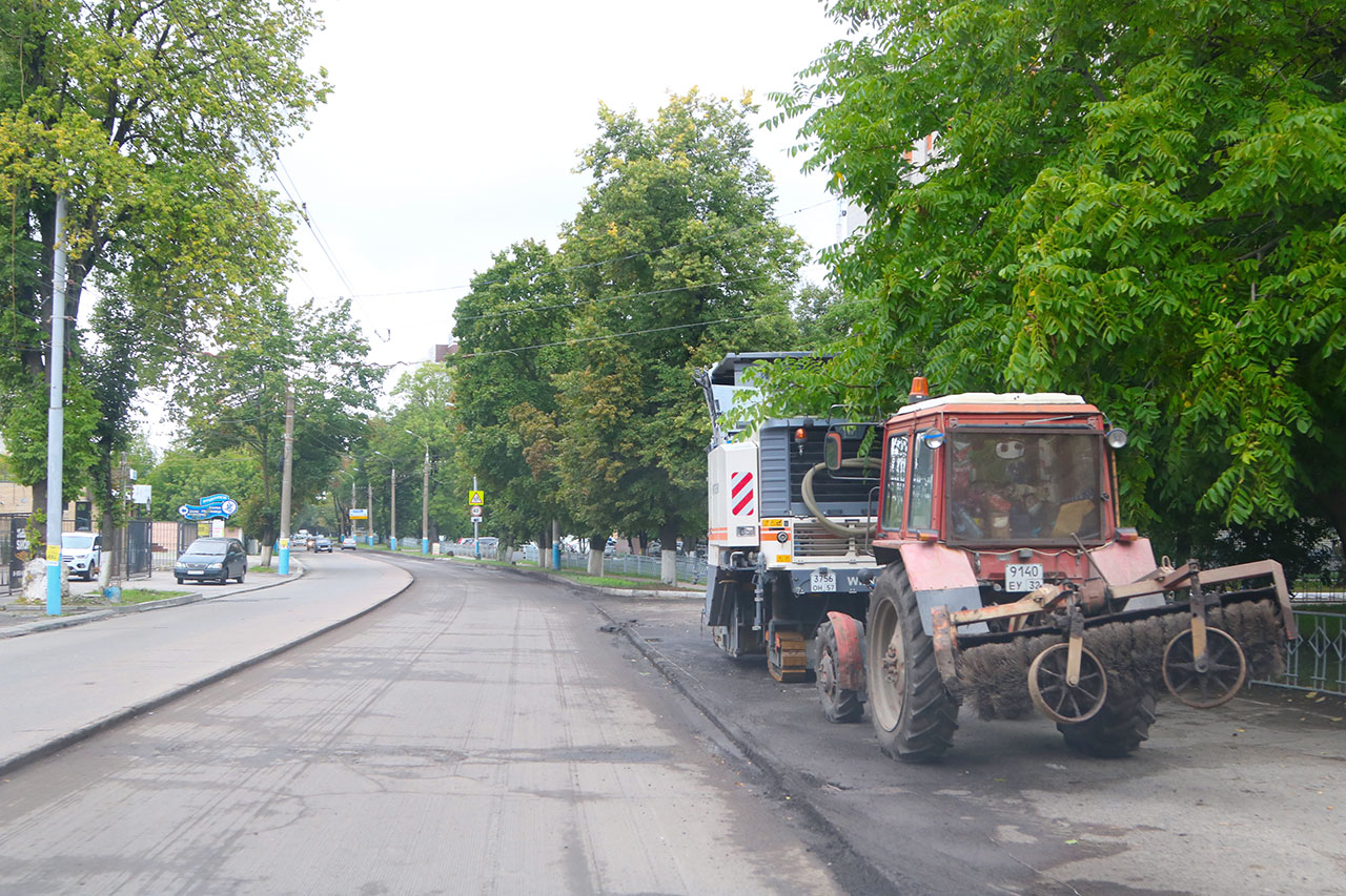 В Брянске начали ремонтировать первые полтора километра улицы Бежицкой