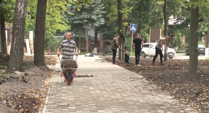 В Брянск привезли оборудование для детской площадки Майского парка, на очереди – фонтан