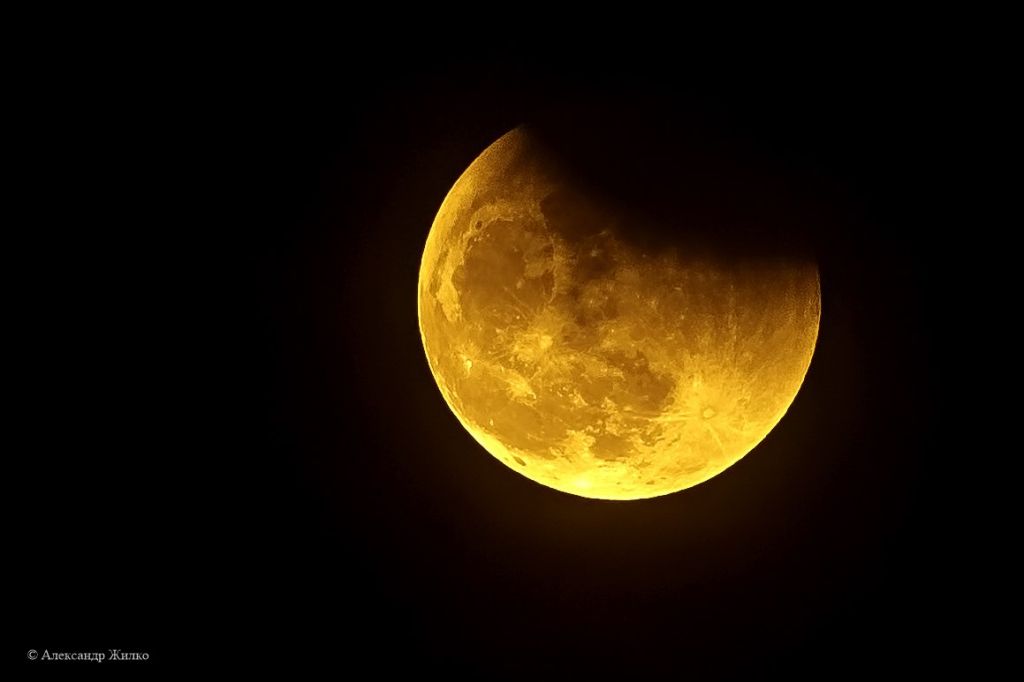 Сегодня брянцы, если позволит погода, увидят лунное затмение. На Покровской горе ставят телескоп