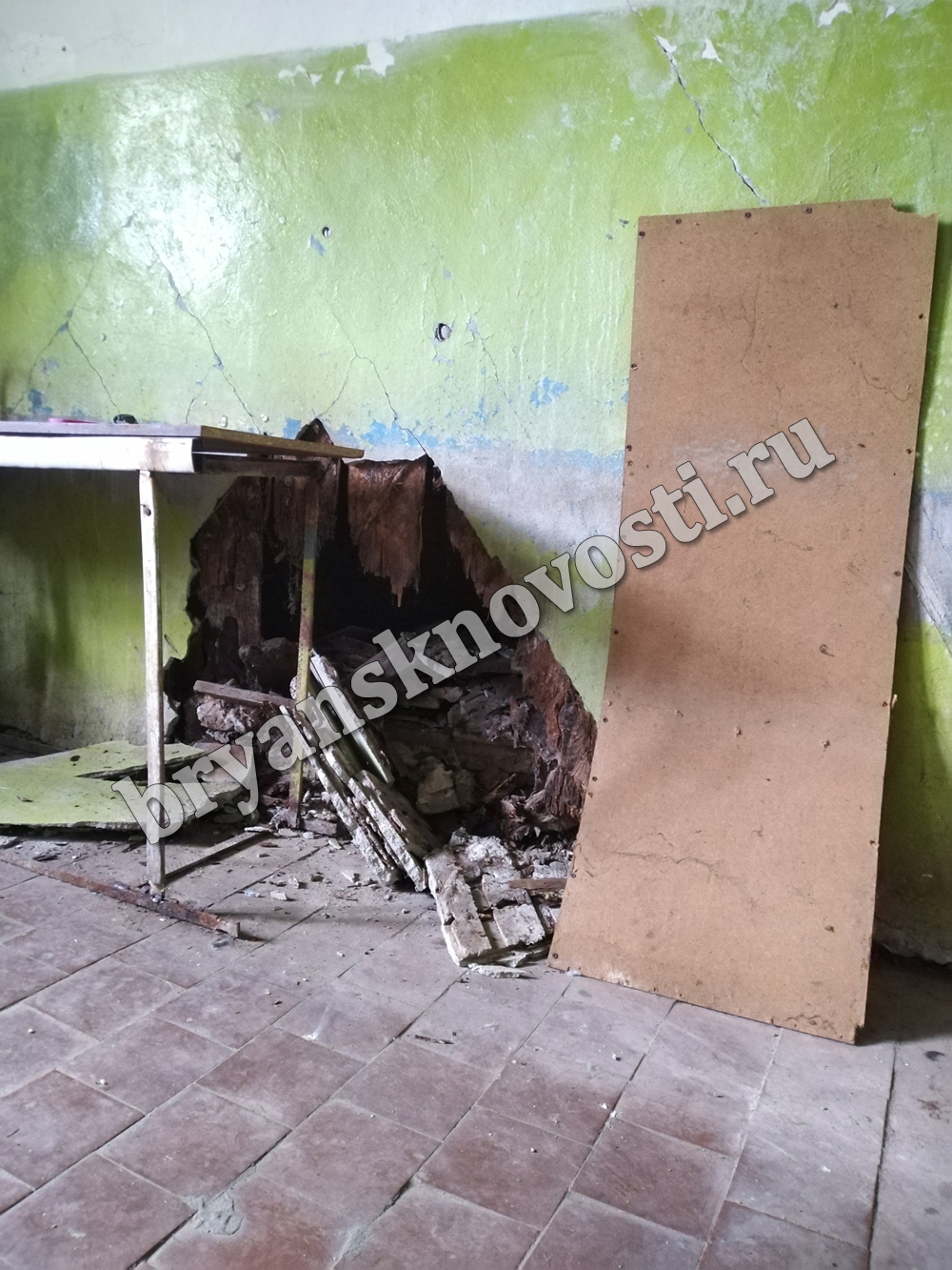 В Новозыбкове разрушается 65-летний дом