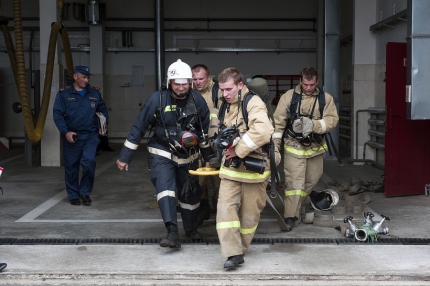 В Брянской области прошел конкурс пожарной «разведки» – названы лучшие газодымозащитники