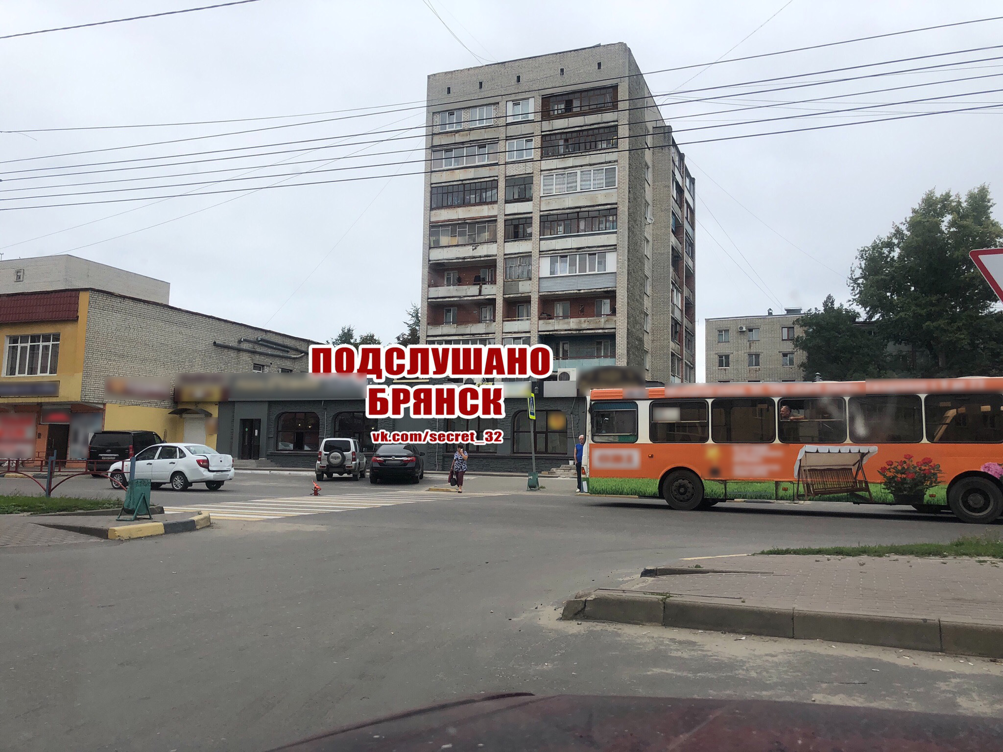 В Брянске автобус с пассажирами столкнулся с Ладой