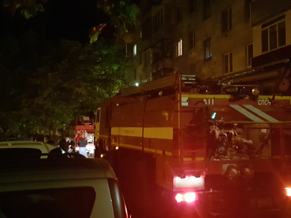 Из-за пожара в Володарском районе Брянска ночью эвакуировали подъезд