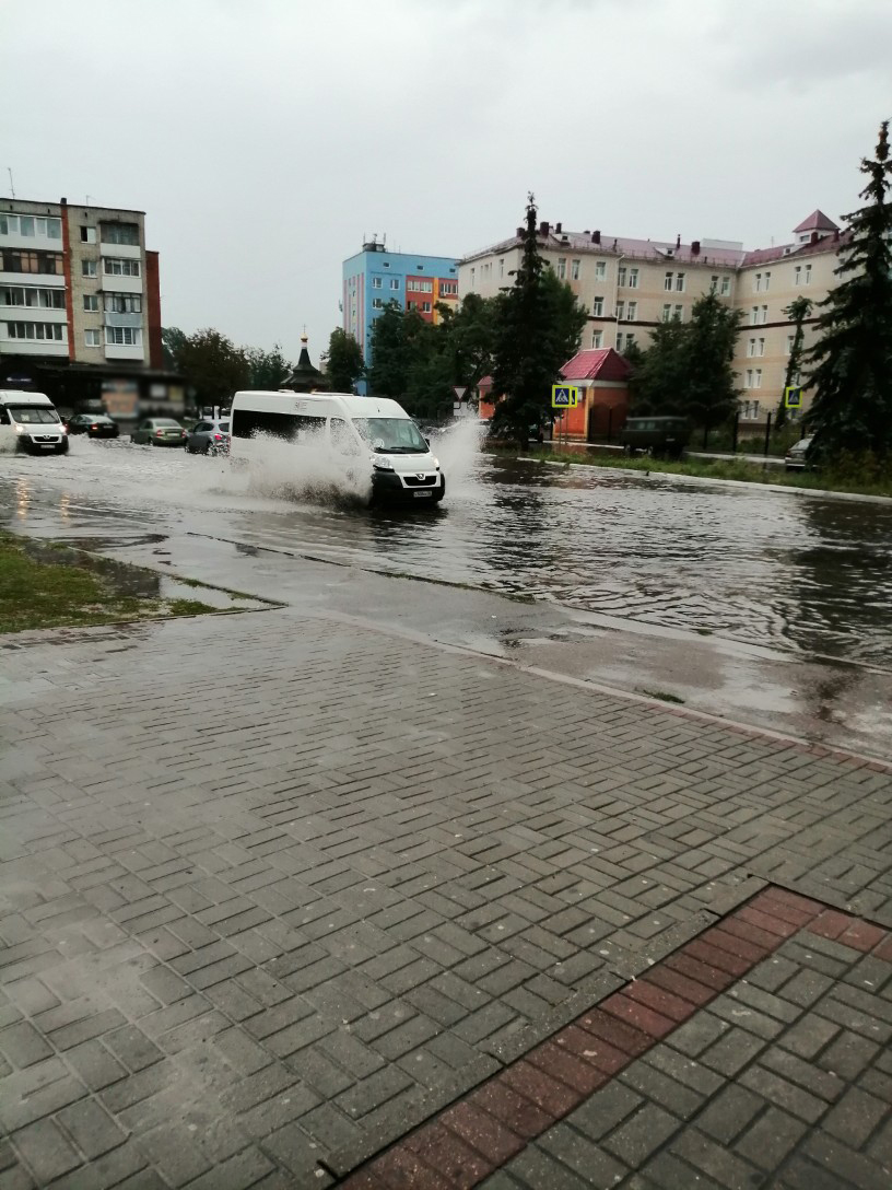 Брянские улицы ушли под воду