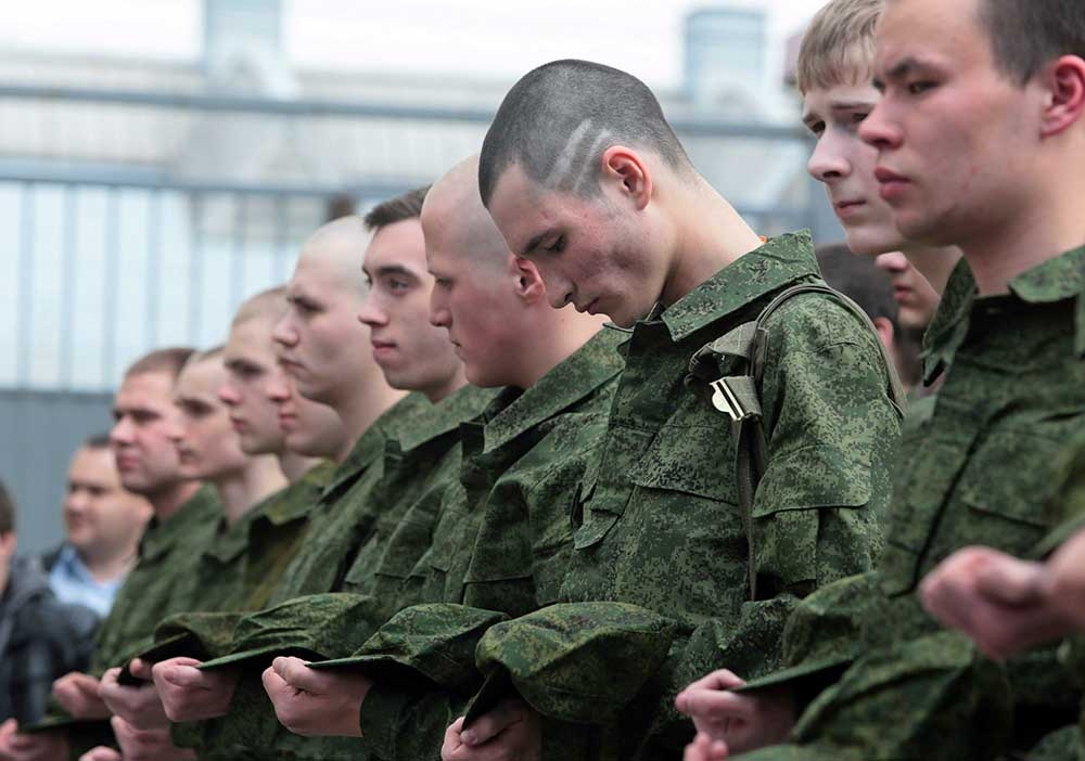 Более ста ребят из юго-западных районов Брянщины отправились на службу в армию