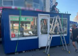 В Брянске дважды демонтировали киоск «цветочного» бизнесмена