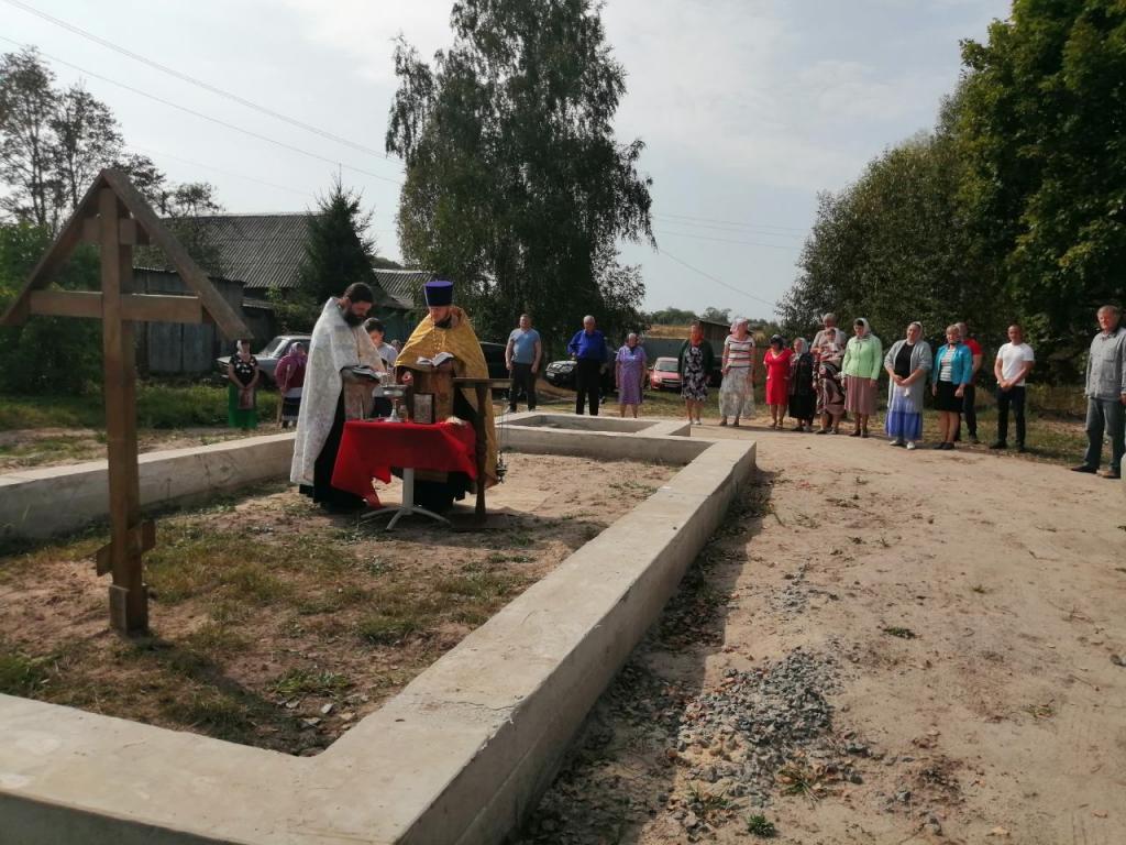 В день выборов в селе Брянской области заложили камень на строительство храма