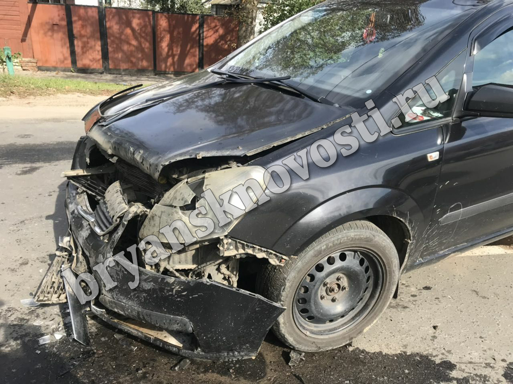 В Новозыбкове водитель не уступил дорогу и спровоцировал аварию