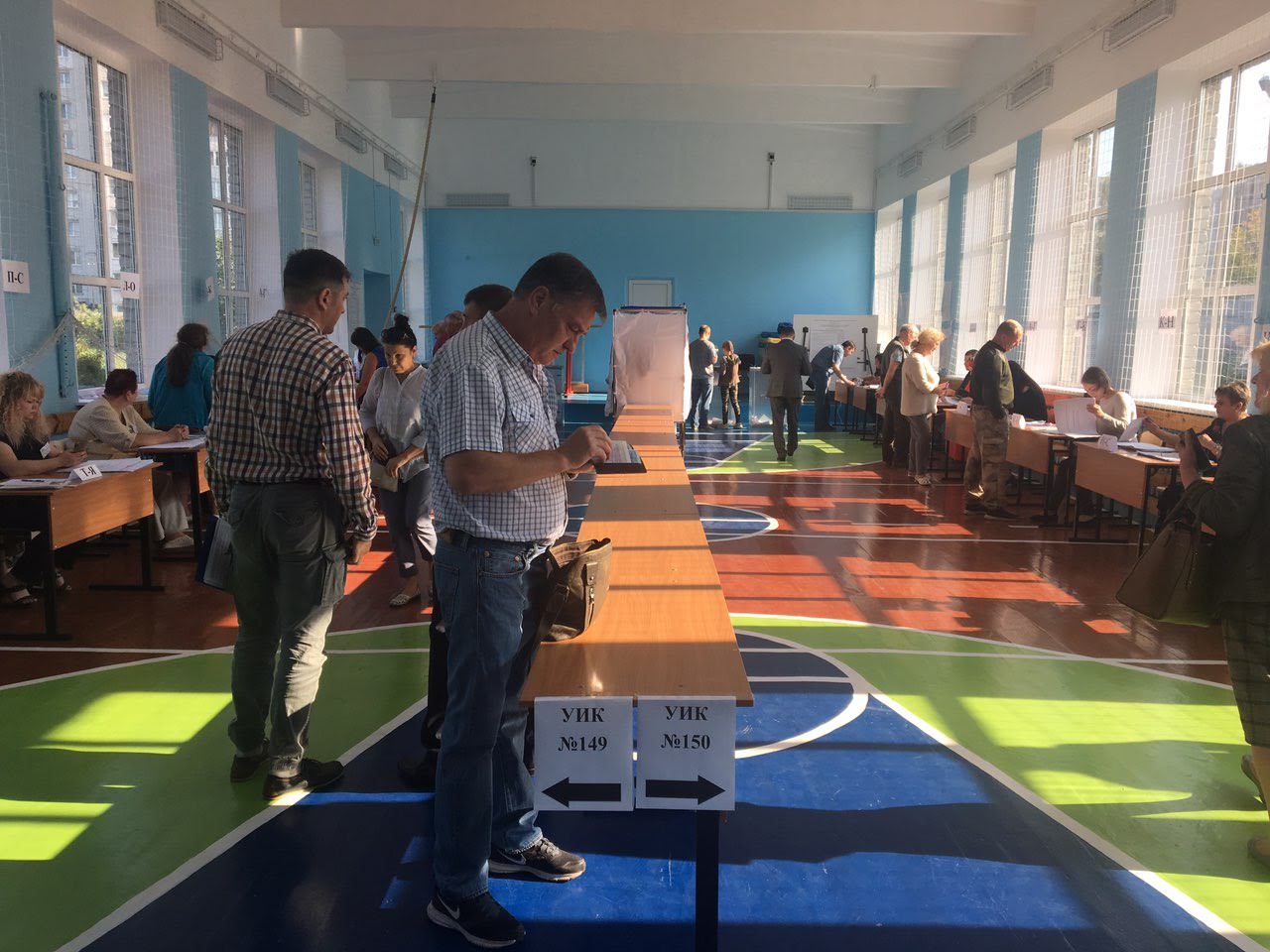 В Брянске для голосующих на выборах не хватает стульев