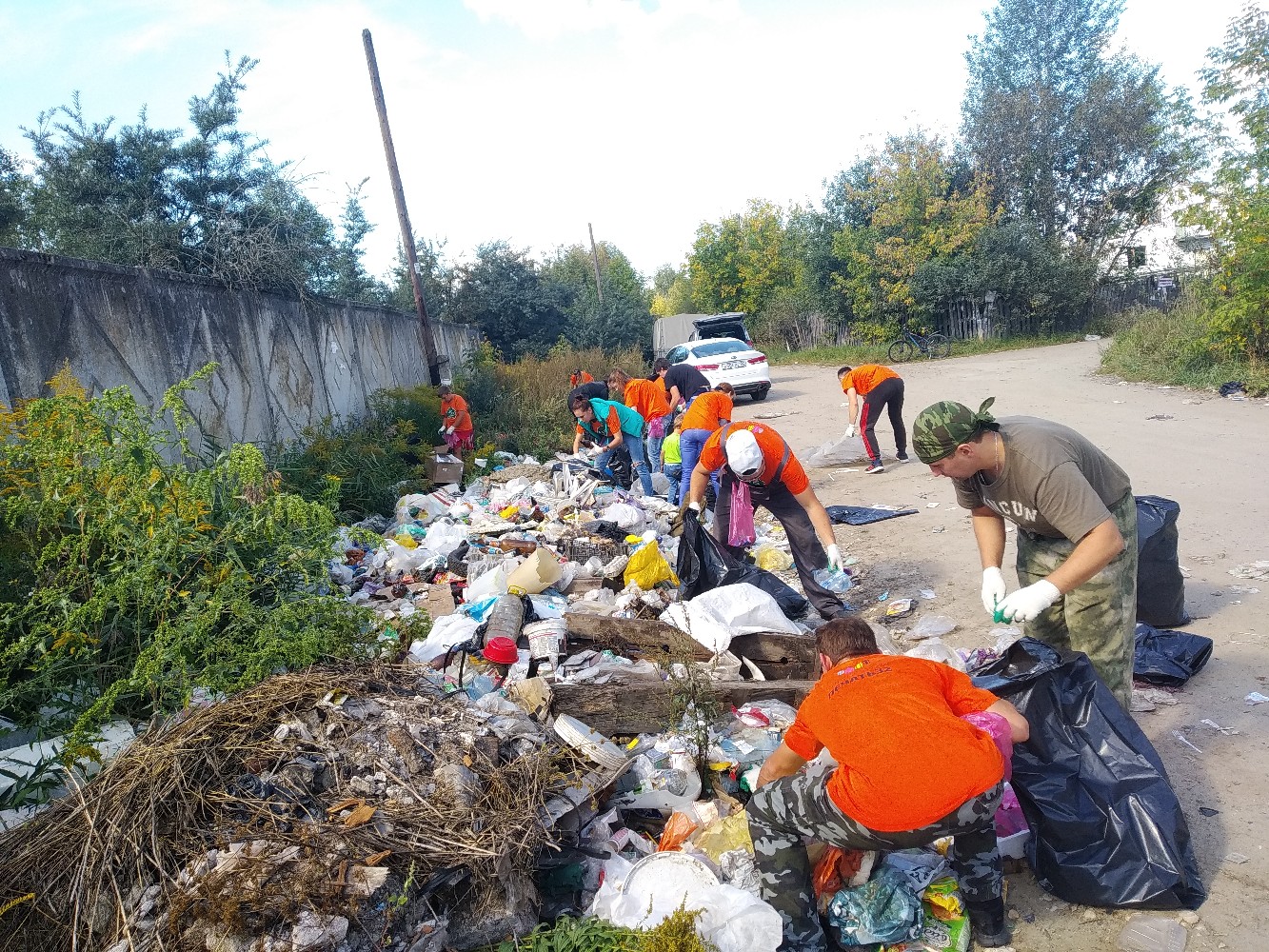 Активисты Брянска очистили Снежетьский Вал от гор мусора