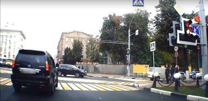 Водителя Лексуса в Брянске оштрафовали по записи видеорегистратора