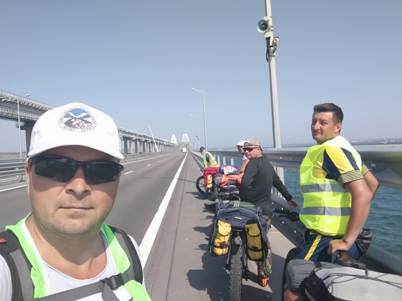 Брянцы на велосипедах пересекли Крымский мост