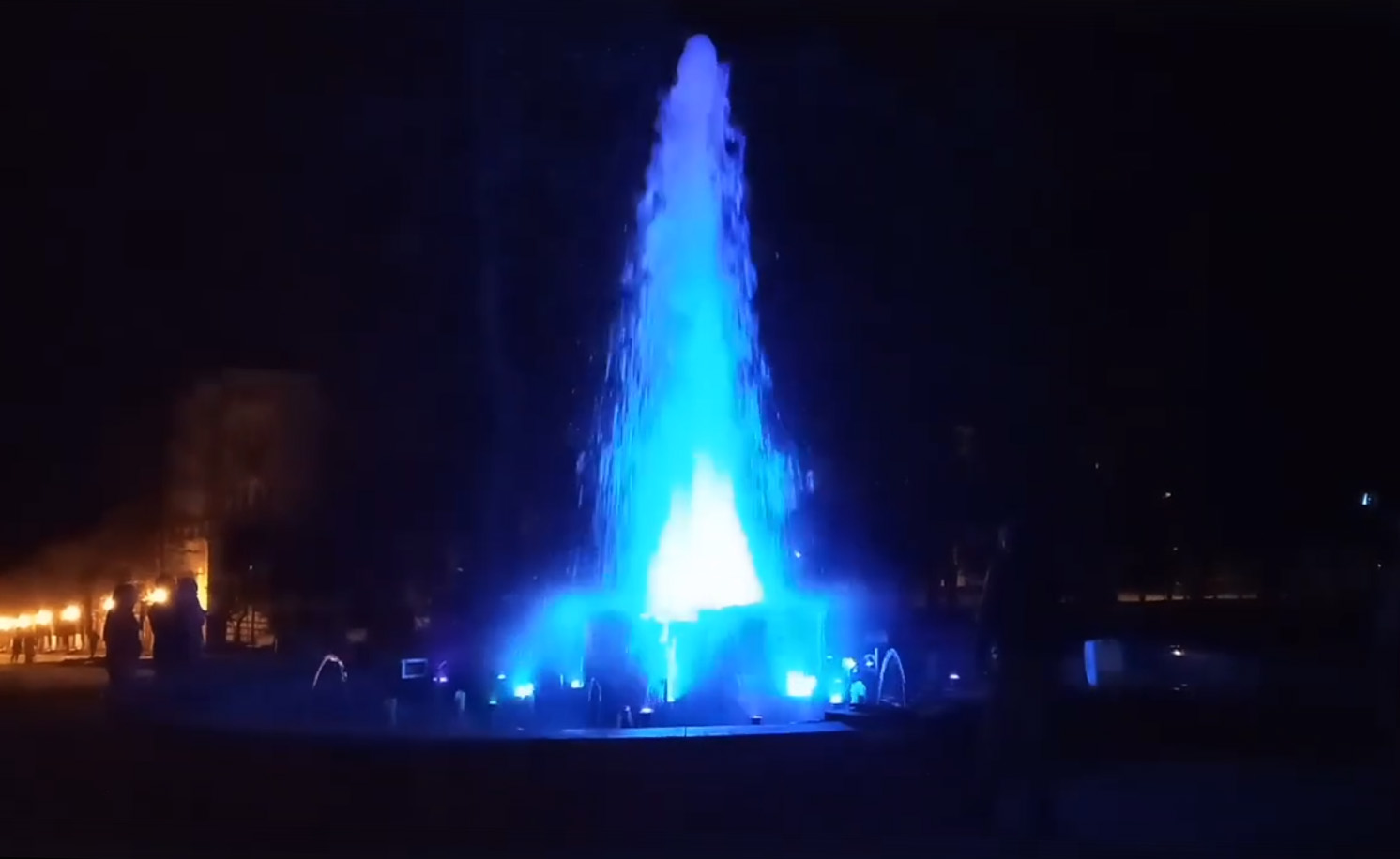 Брянцы сняли на видео первый запуск фонтана в Круглом сквере