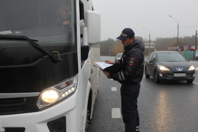 За месяц на дорогах Брянской области комплексы зафиксировали около 4500 нарушений водителями автобусов и грузового транспорта