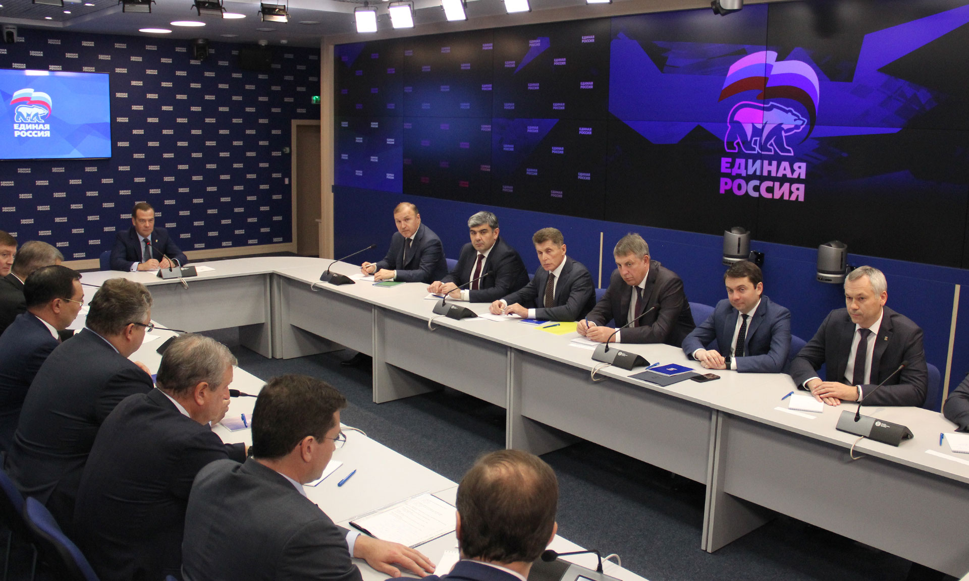 Брянский губернатор побывал на встрече с Дмитрием Медведевым. Речь шла о выборах 2021 года