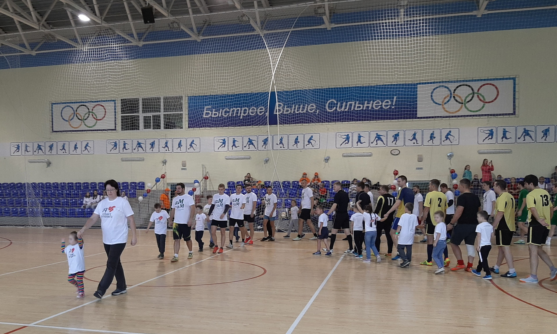 Брянцев собрал на мини-футбол благотворительный турнир «спорт во благо»