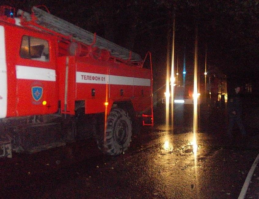 В Стародубском районе ночью загорелся автомобиль