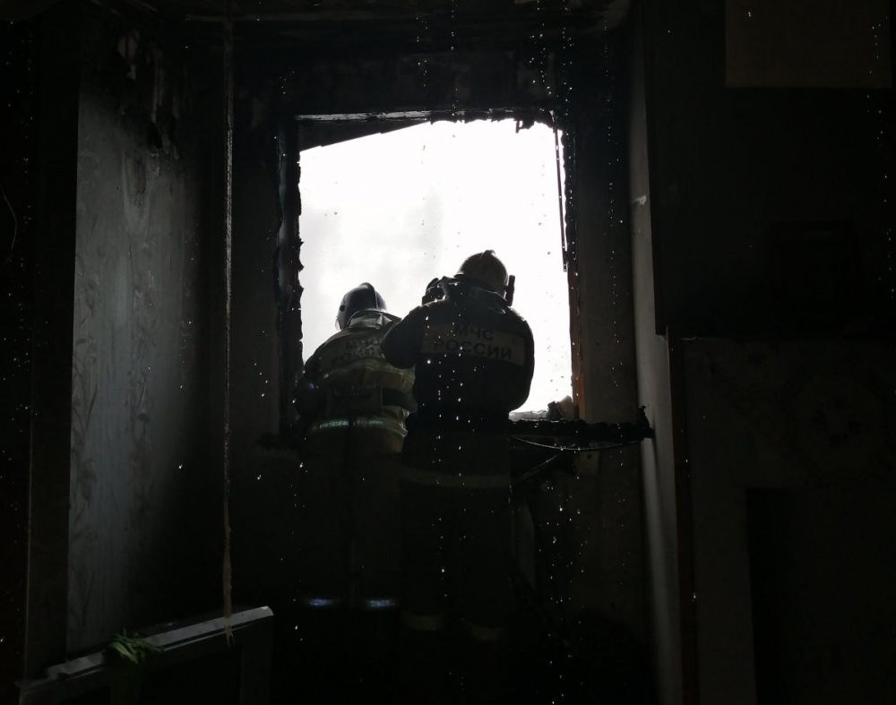Крупный пожар под Брянском – горел двухэтажный дом и постройки