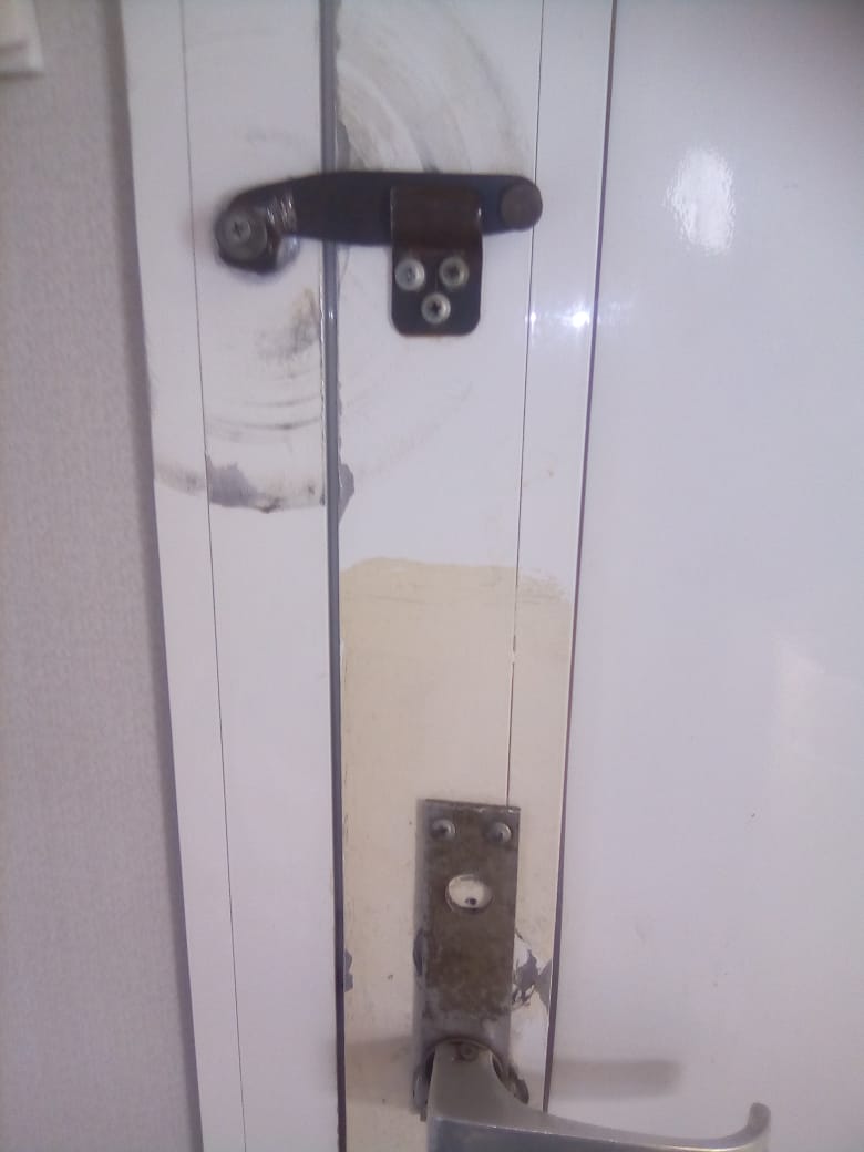 Купить накладной дверной шпингалет в СПБ — шпингалеты для алюминиевых дверей