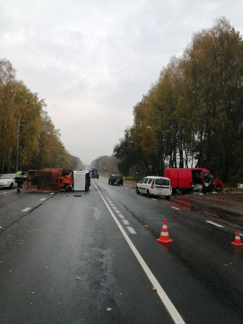 В аварии в Брянском районе женщине-водителю переломало ребра и бедра