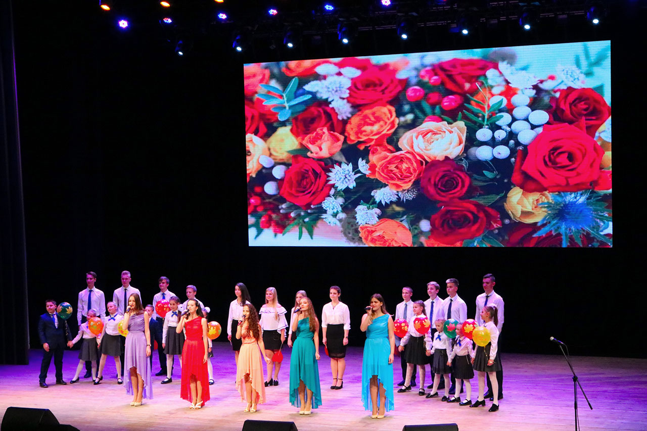 Большой концерт в «Дружбе»: Брянск отмечает День учителя