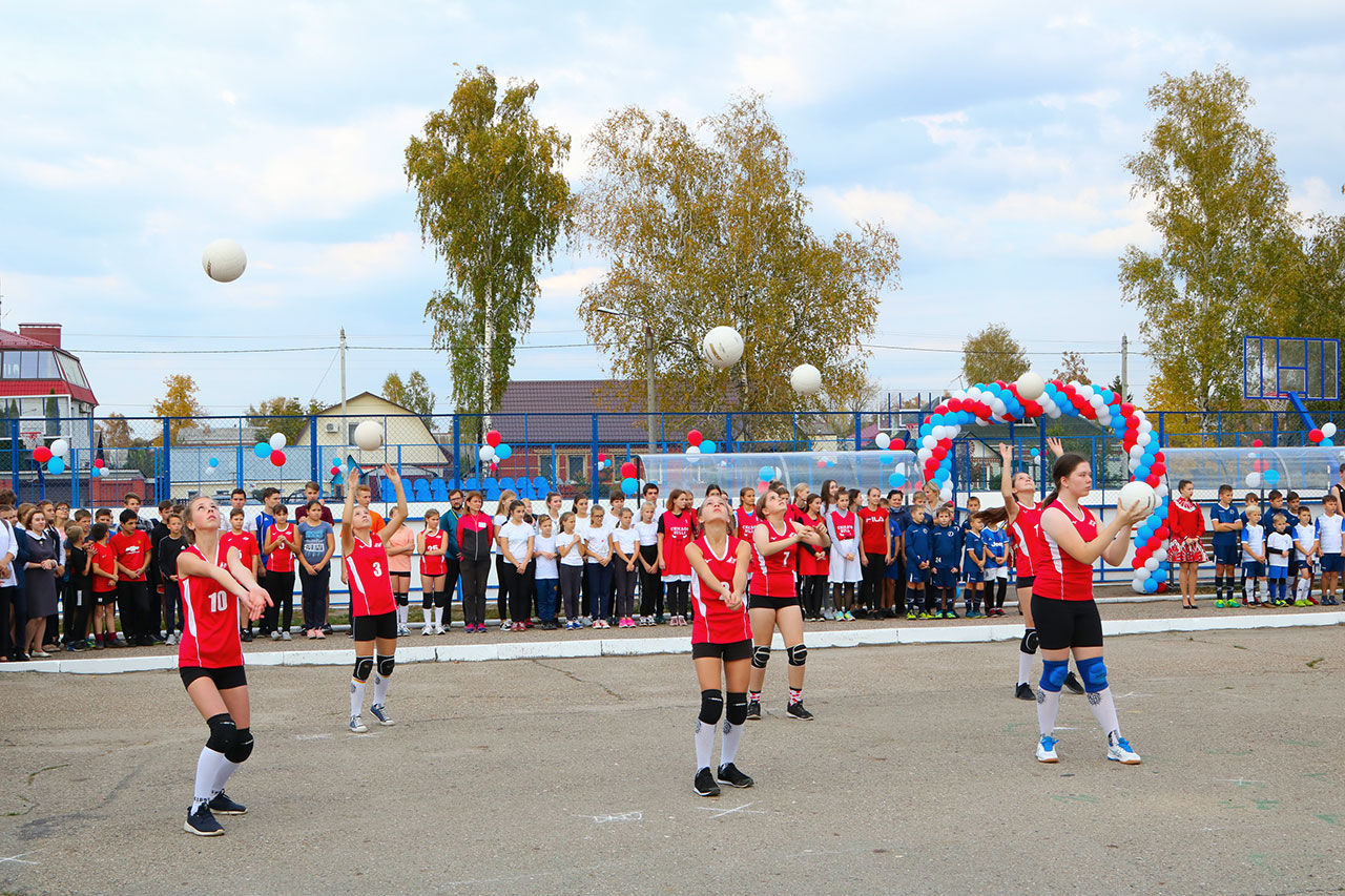 В Фокинском районе открыли новую спортивную площадку