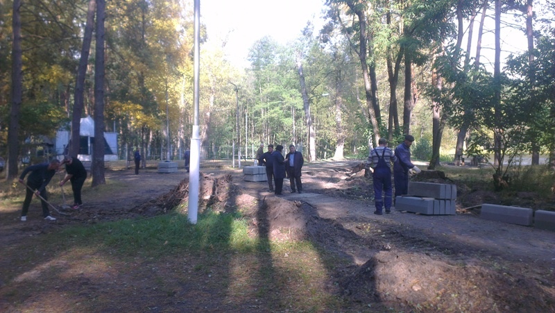 В Унече благоустраивают парк Уральских добровольцев