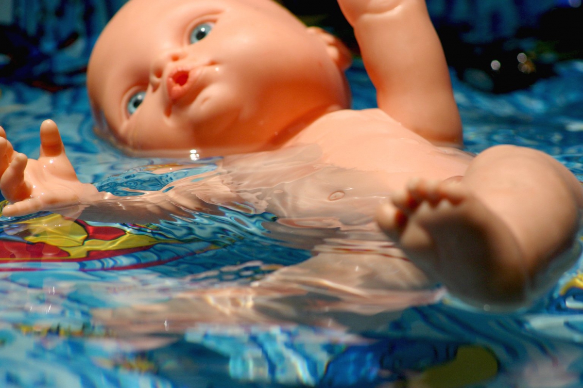 В Брянске годовалая девочка утонула в бассейне