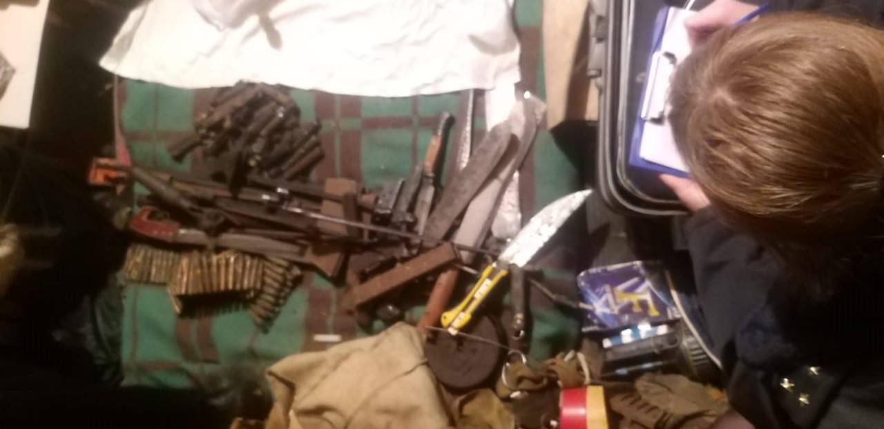 В Брянске поломка газовой колонки помогла найти незаконный «музей» оружия