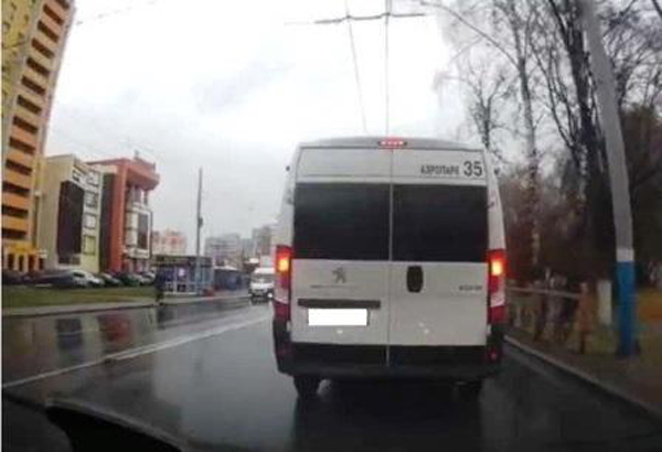 В Брянске маршрутчика, проскочившего на «красный», оштрафовали по записи видеорегистратора