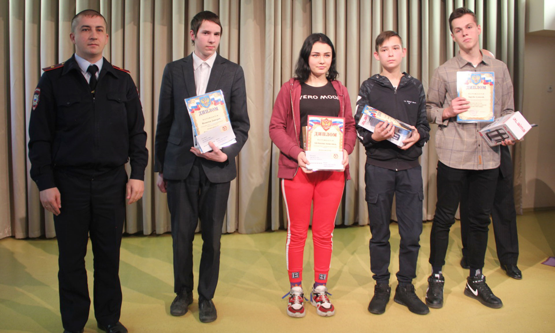 В Брянске наградили победителей конкурса плакатов «Сделай свой выбор!»