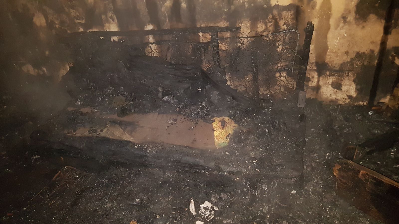 В военном городке Брянской области в сгоревшем доме нашли тела трех человек