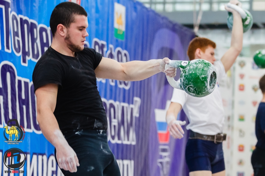 Атлет из Новозыбкова стал чемпионом страны по гиревому спорту