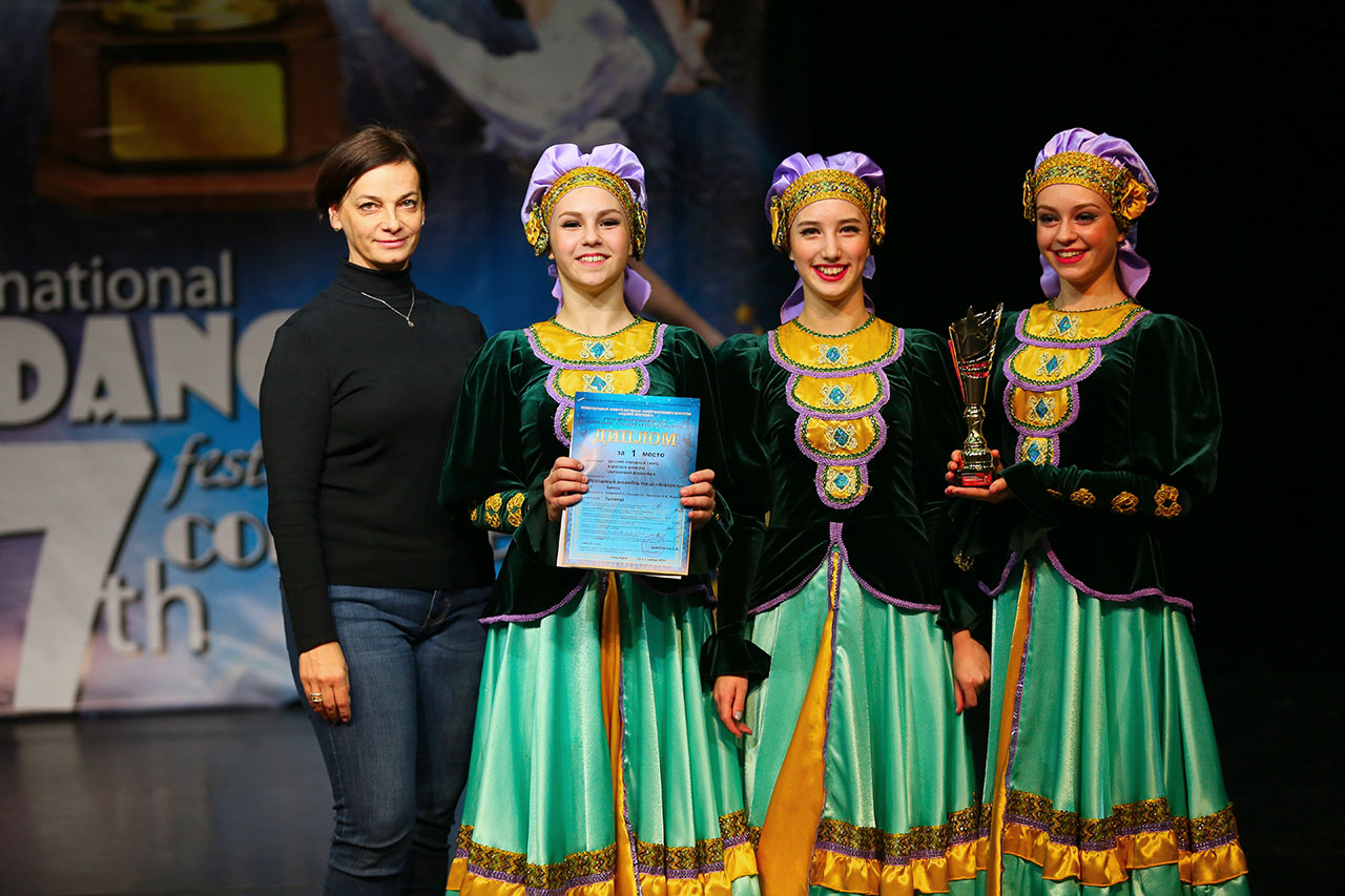 Пять дипломов и два гран-при: брянская «Акварель» вернулась с наградами из Курска