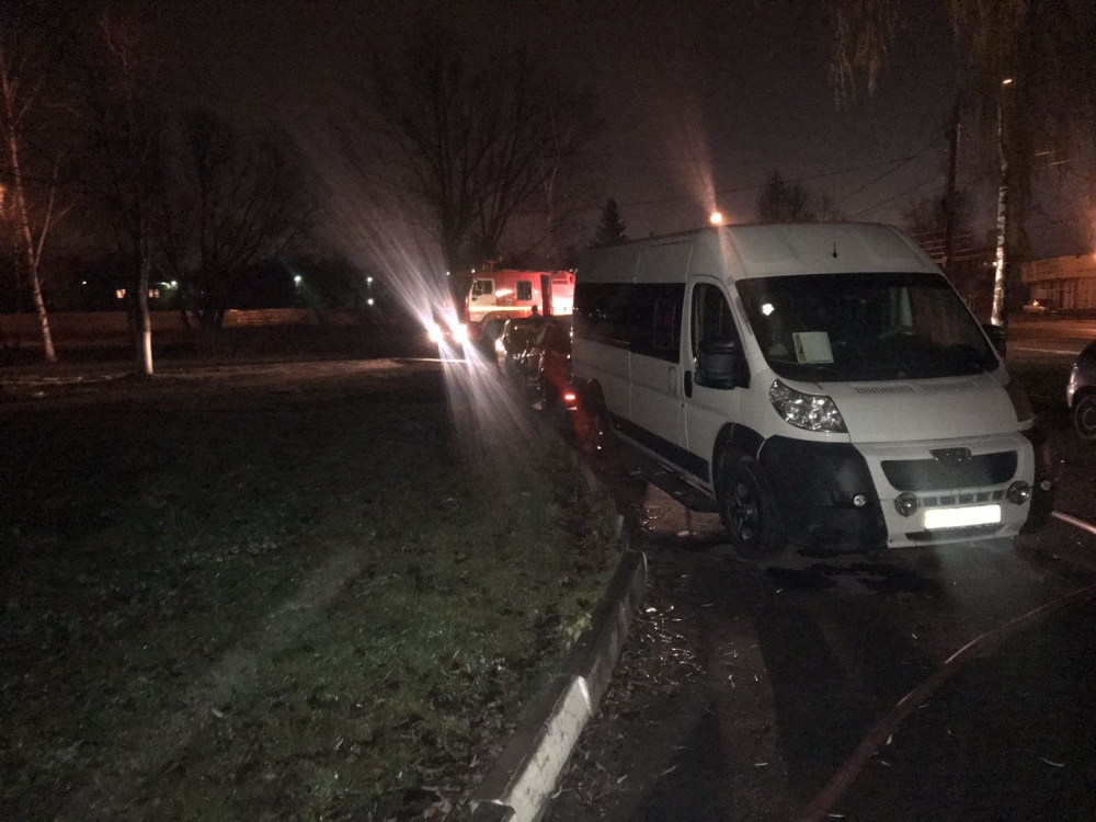 В полночь в Володарском районе Брянска загорелся автомобиль