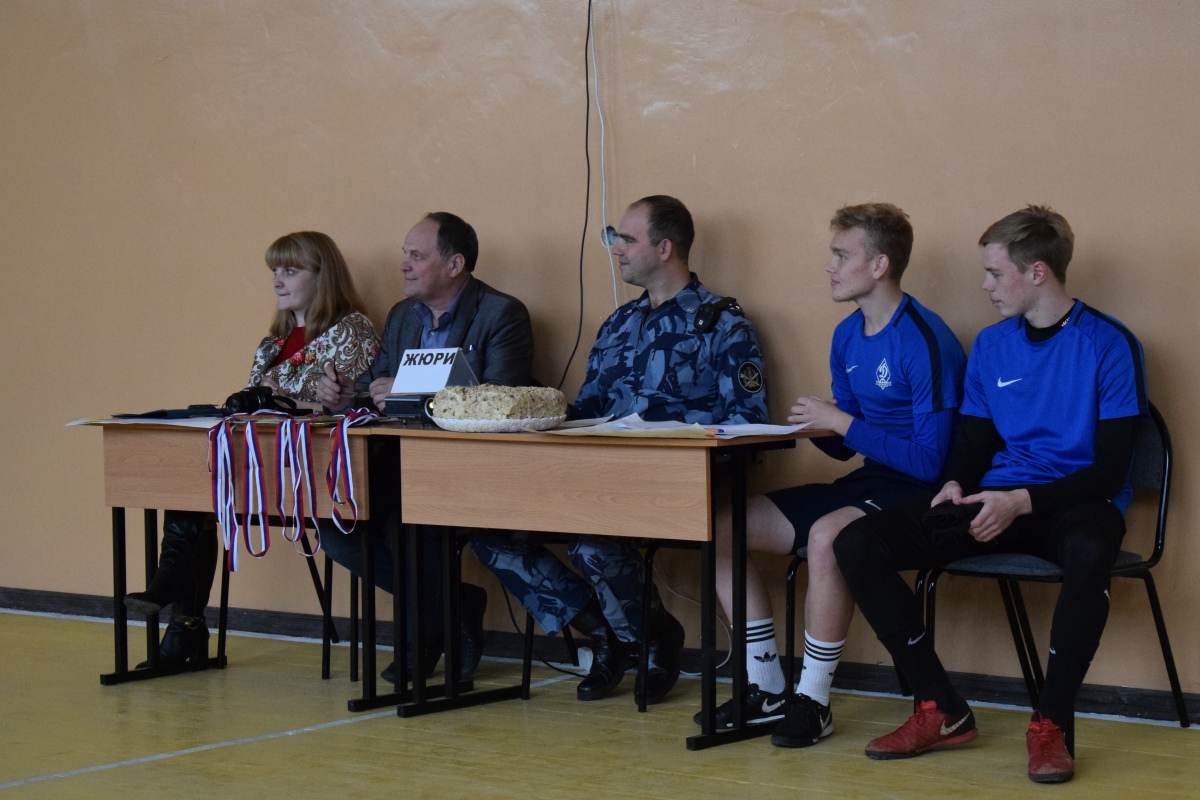 Футболисты брянского «Динамо» в дни школьных каникул посетили воспитательную колонию