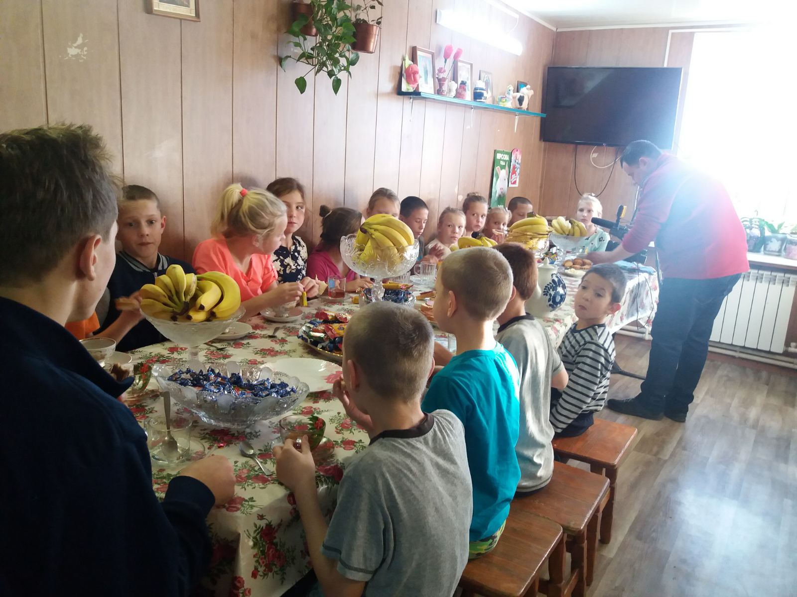 В Рогнедино семья воспитывает 22 приемных ребенка