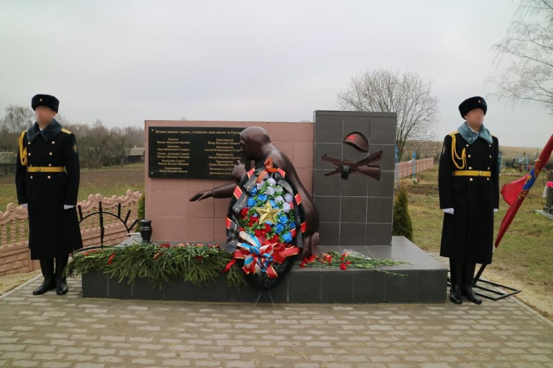 Салют в честь героев: в Клинцовском районе восстановили памятник погибшим пограничникам