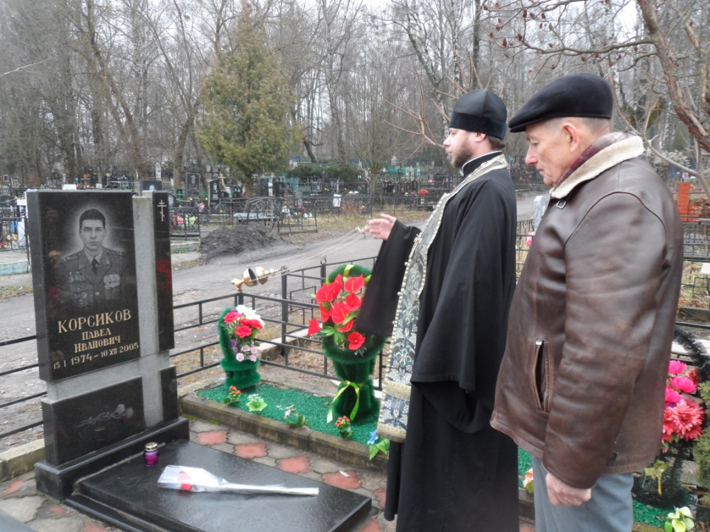 Похороны в брянске сегодня. Могилы сотрудников полиции. Могилы погибших милиционеров. Захоронения погибшим сотрудникам Самара. Похоронили в Брянске с музея работника.